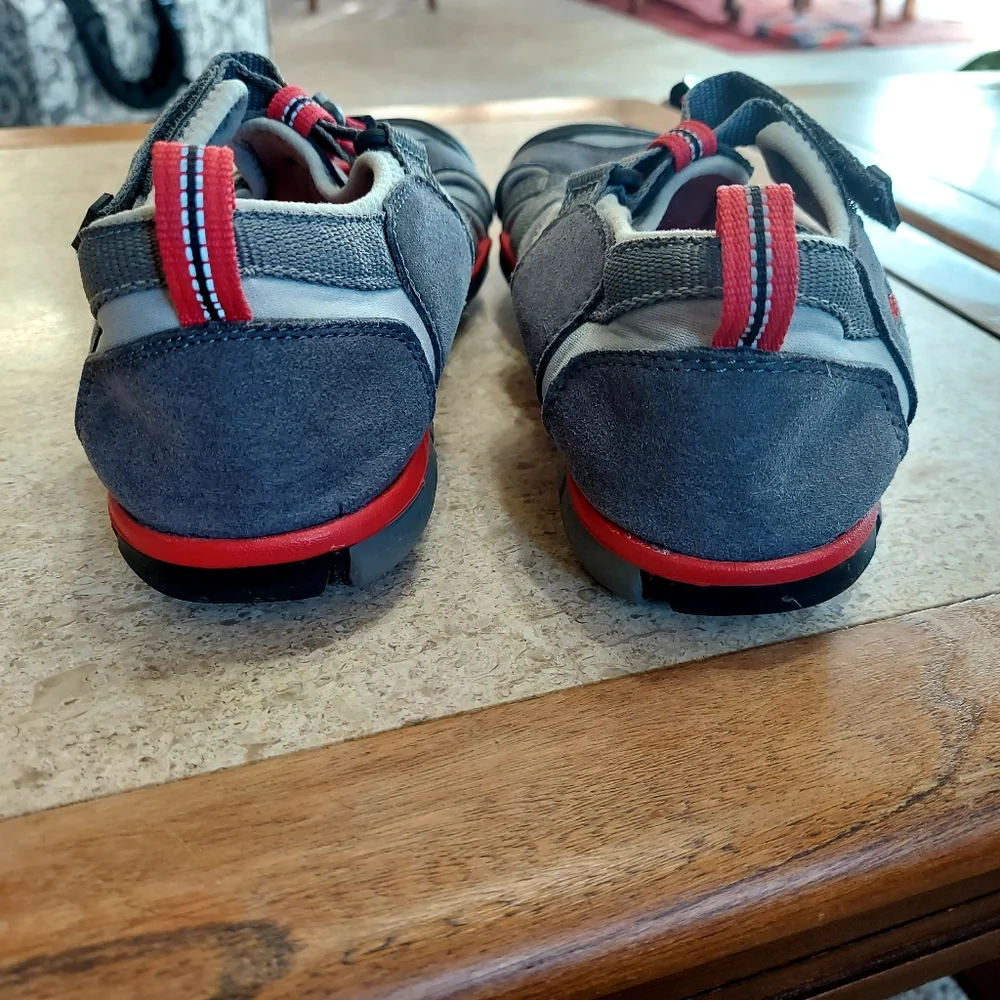 Keen Men's Size 6 Gray and Red Outdoor Sport Sandals
